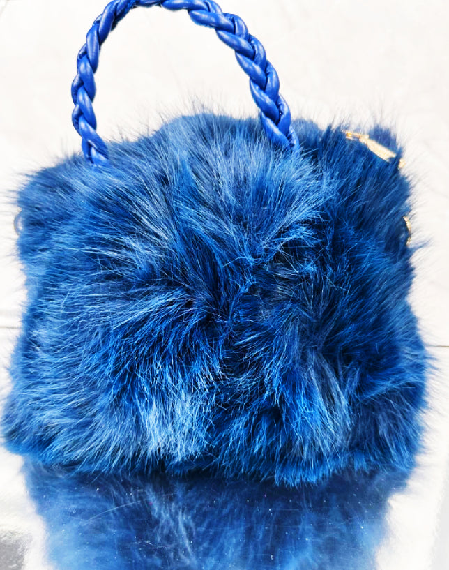 Borsa Pelliccia Blu con Manico Intrecciato