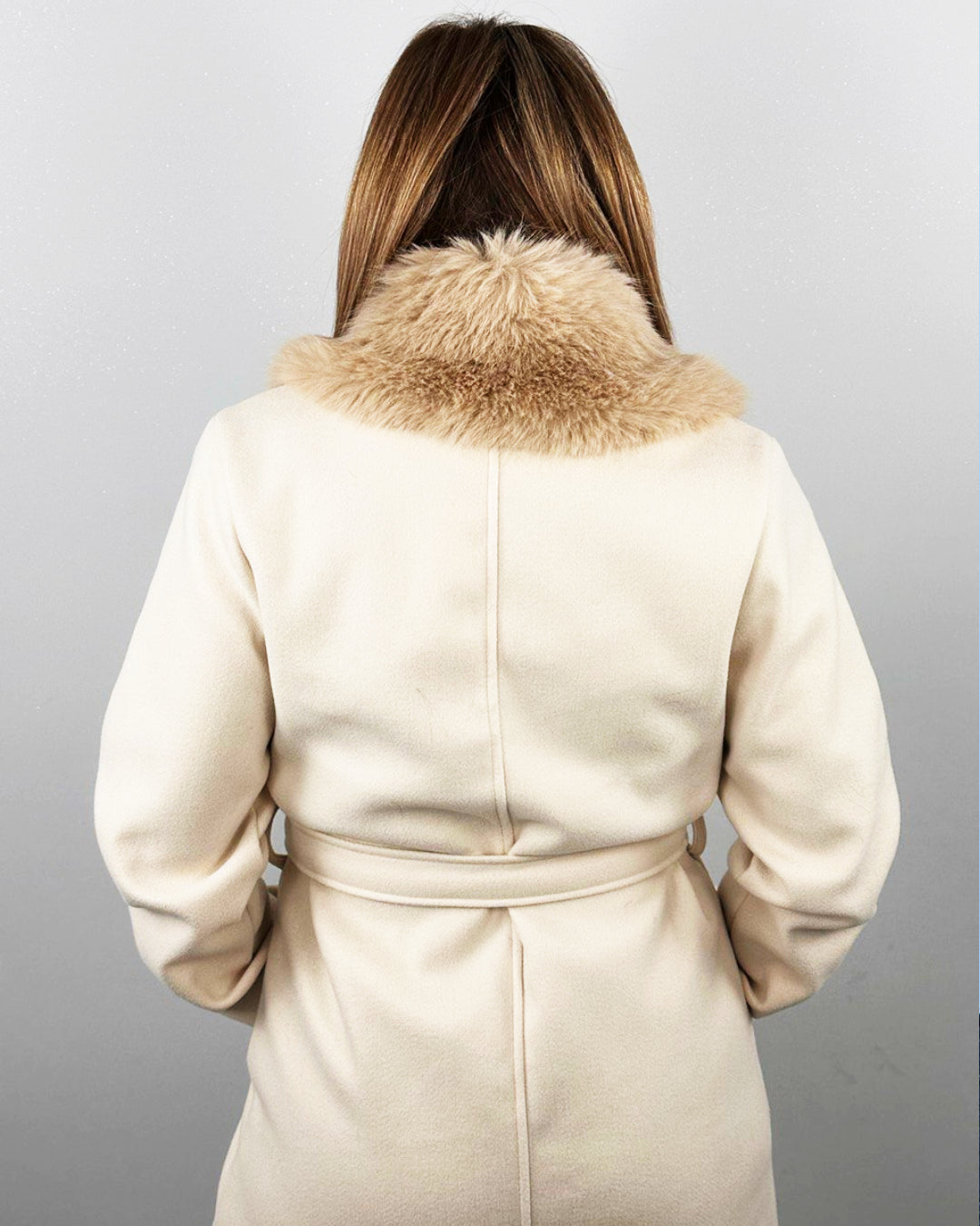 Cappotto Elegante Con Collo In Pelliccia Color  Beige