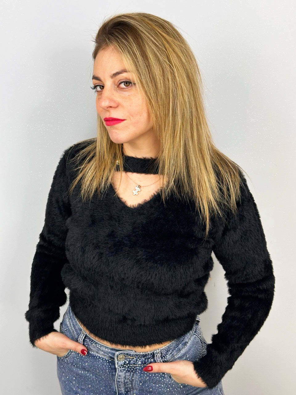 Maglia Pelosa Nera con Scollo a Vista