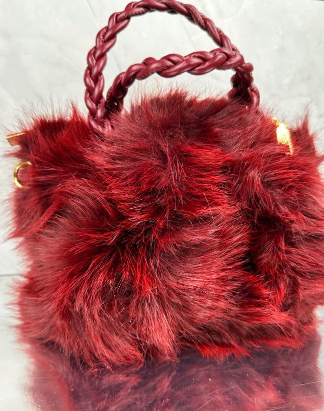 Borsa Pelliccia Bordeaux con Manico Intrecciato
