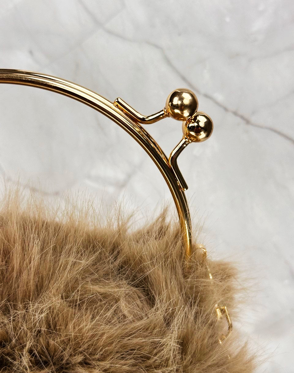 Borsa Elegante in Pelliccia con Manico Oro