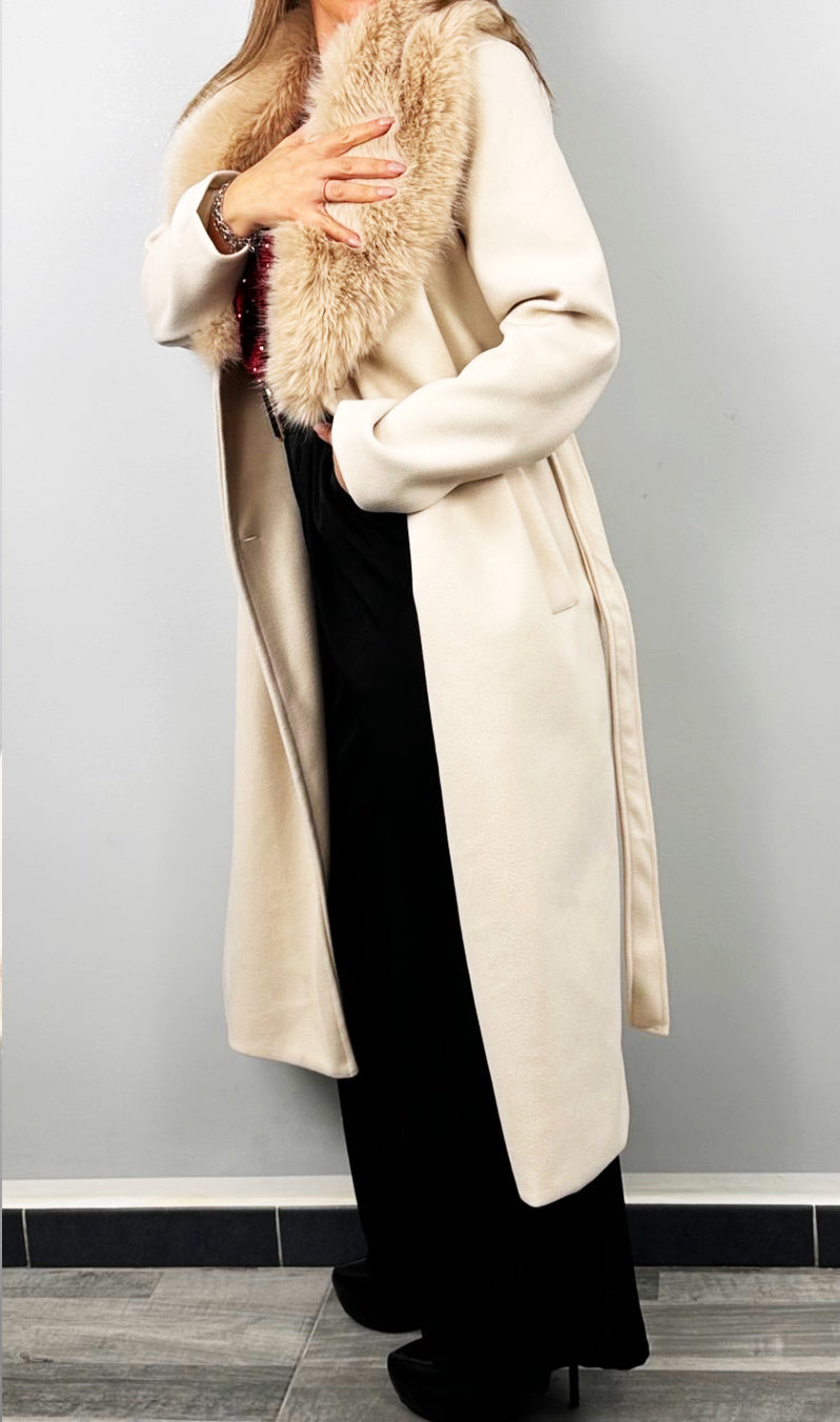 Cappotto Elegante Con Collo In Pelliccia Color  Beige