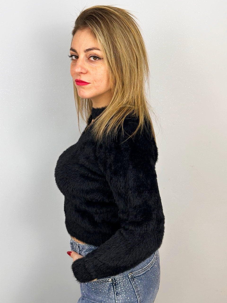 Maglia Pelosa Nera con Scollo a Vista