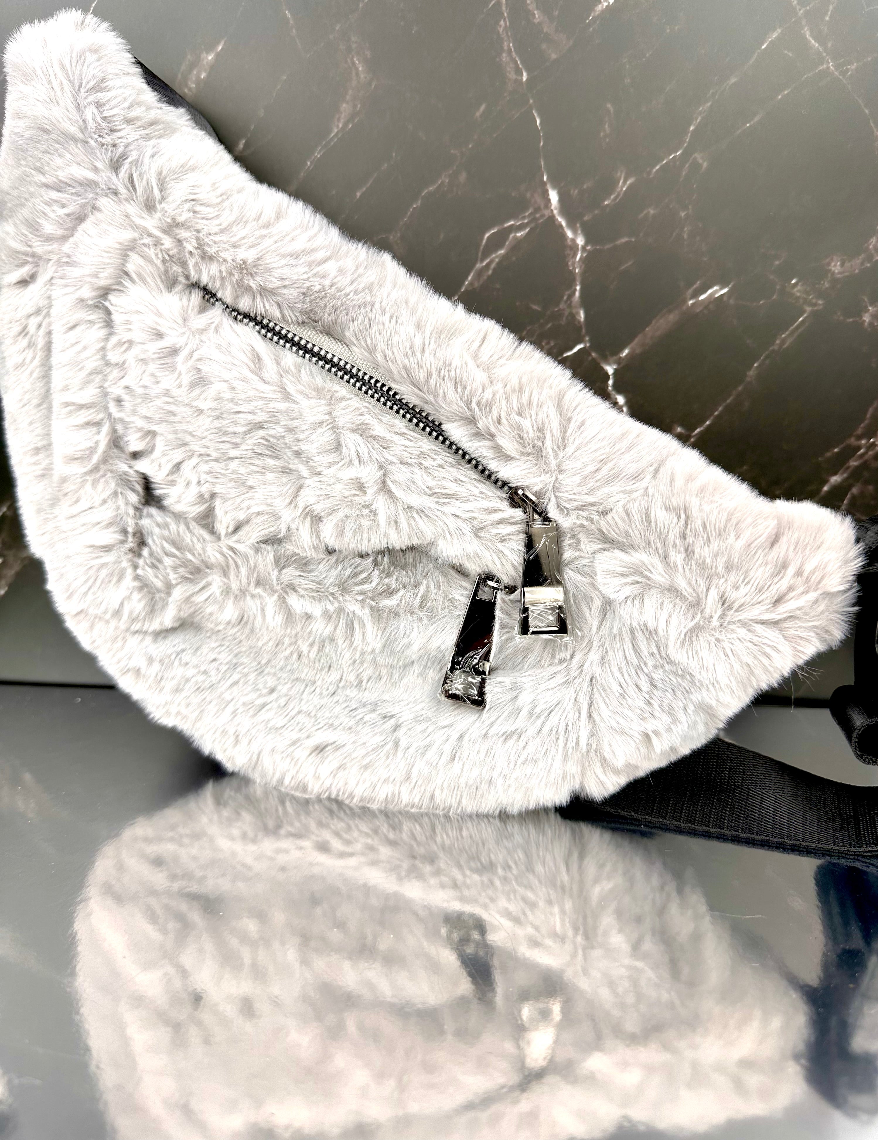 Marsupio in Morbidissima Eco-Pelliccia Grigia