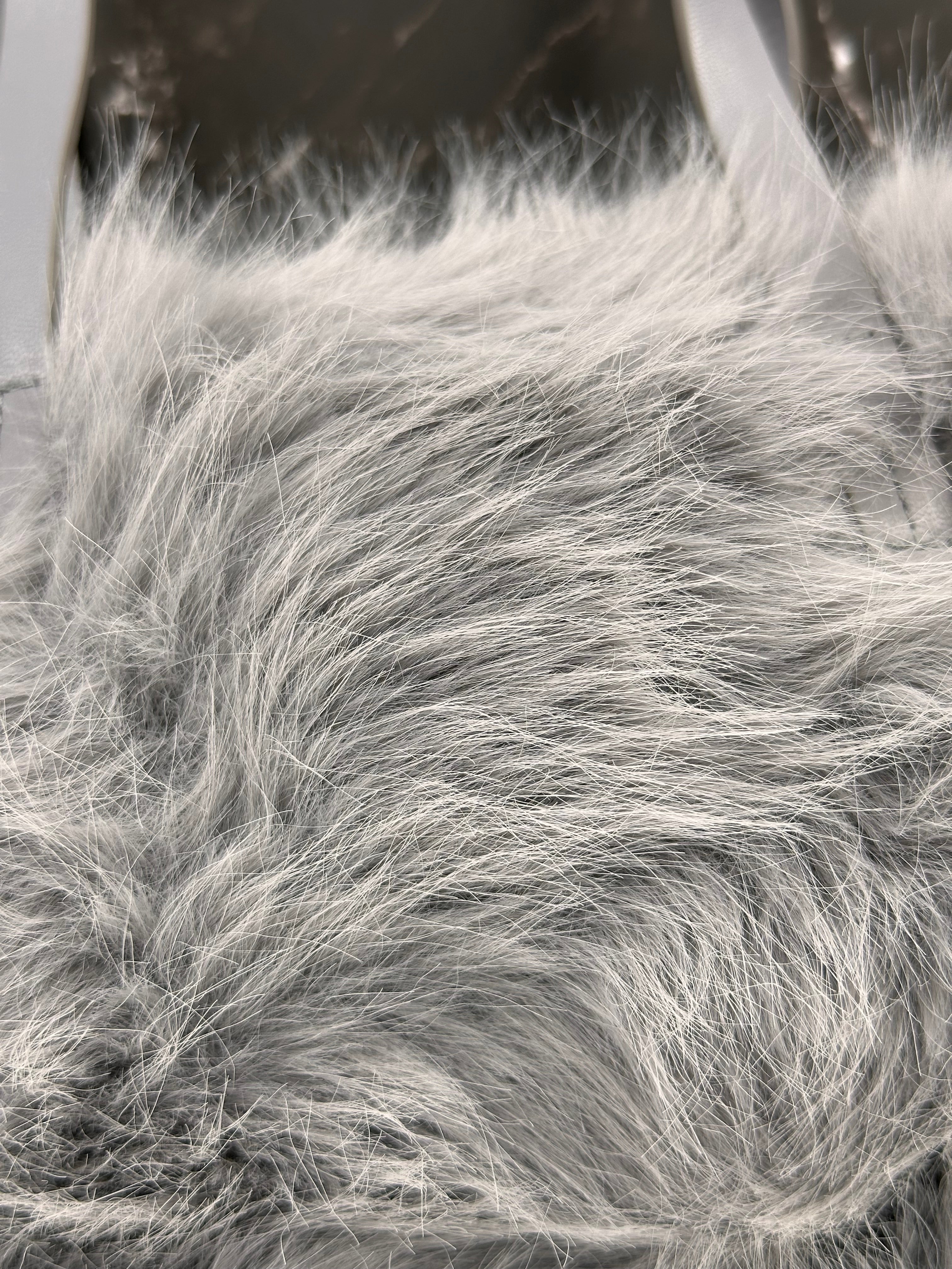 Borsa Morbida in Eco-Pelliccia Grigia – Winter Essential